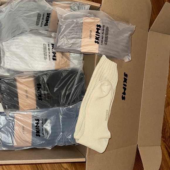 SKIMS Accessories - SKIMS SLOUCH SOCKS